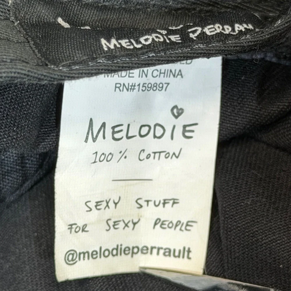 Melodie Perrault Bucket Hat OS Black‎ White Doodle Skull Rose Punk Streetwear